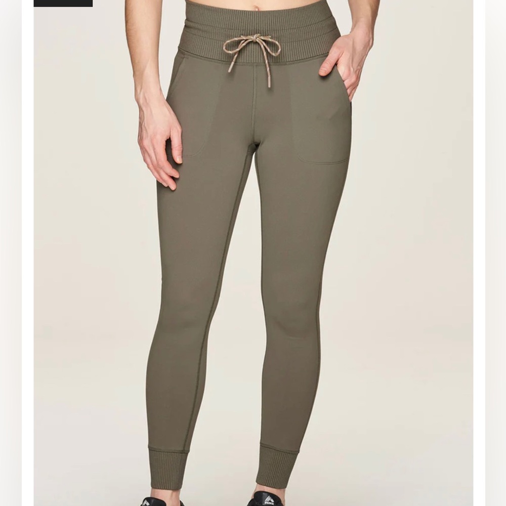 🟢Avalanche cream leggings NWOT🟢 3 for $5